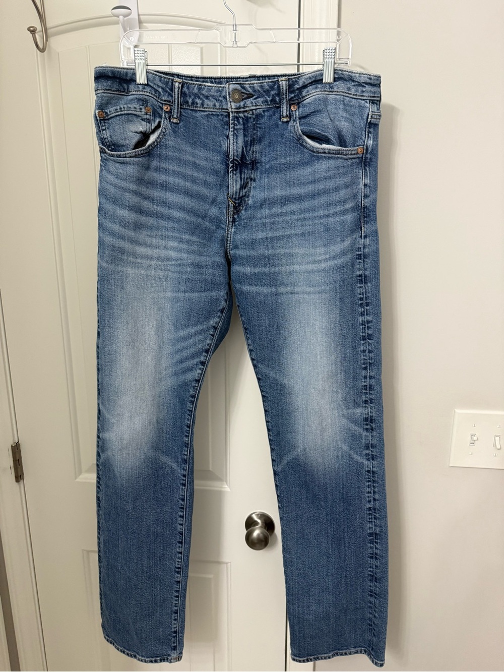 American Eagle Outfitters Flex Men's Straight Jeans in Medium Blue Wash